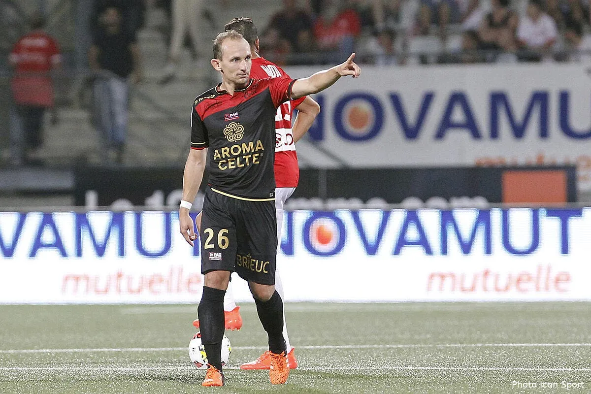 officiel guingamp fait confiance a thibault giresse thibault giresse184125