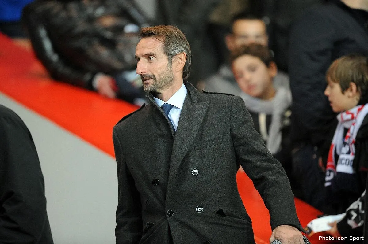officiel jean claude blanc nouveau directeur general du psg iconsport per 031111 001 3626852
