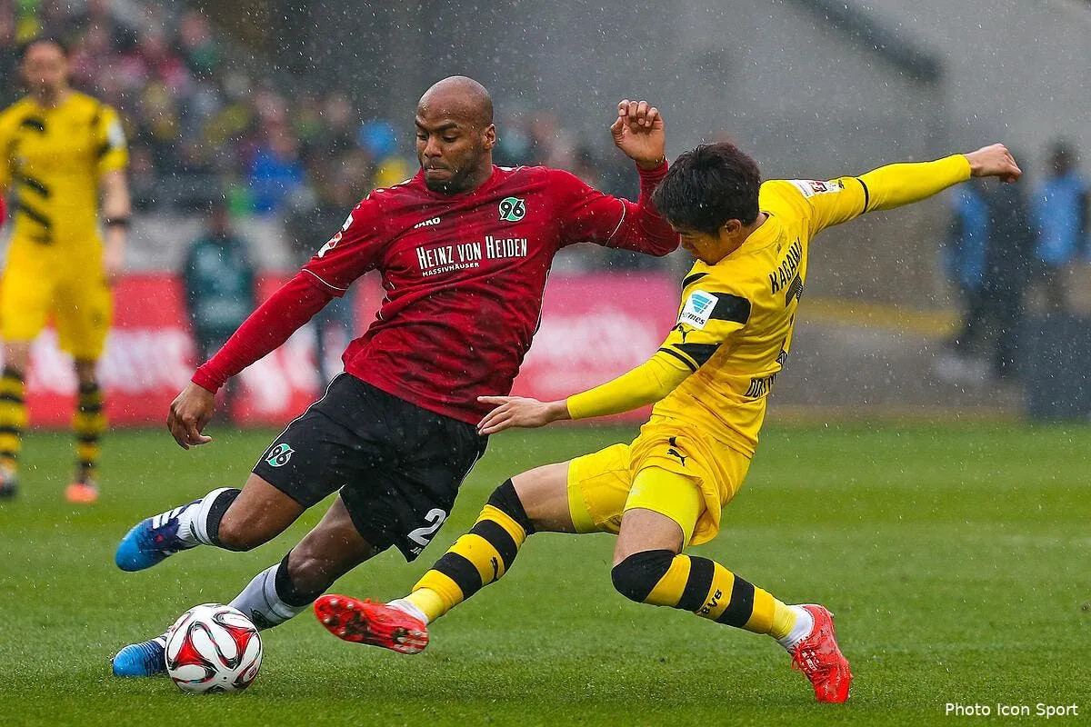 officiel jimmy briand signe a guingamp iconsport mis 220315 09 08 1117121