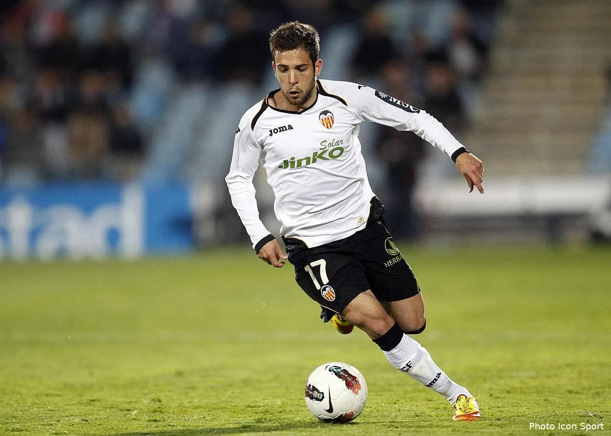 officiel jordi alba debarque au fc barcelone iconsport alf 240312 01 0236711