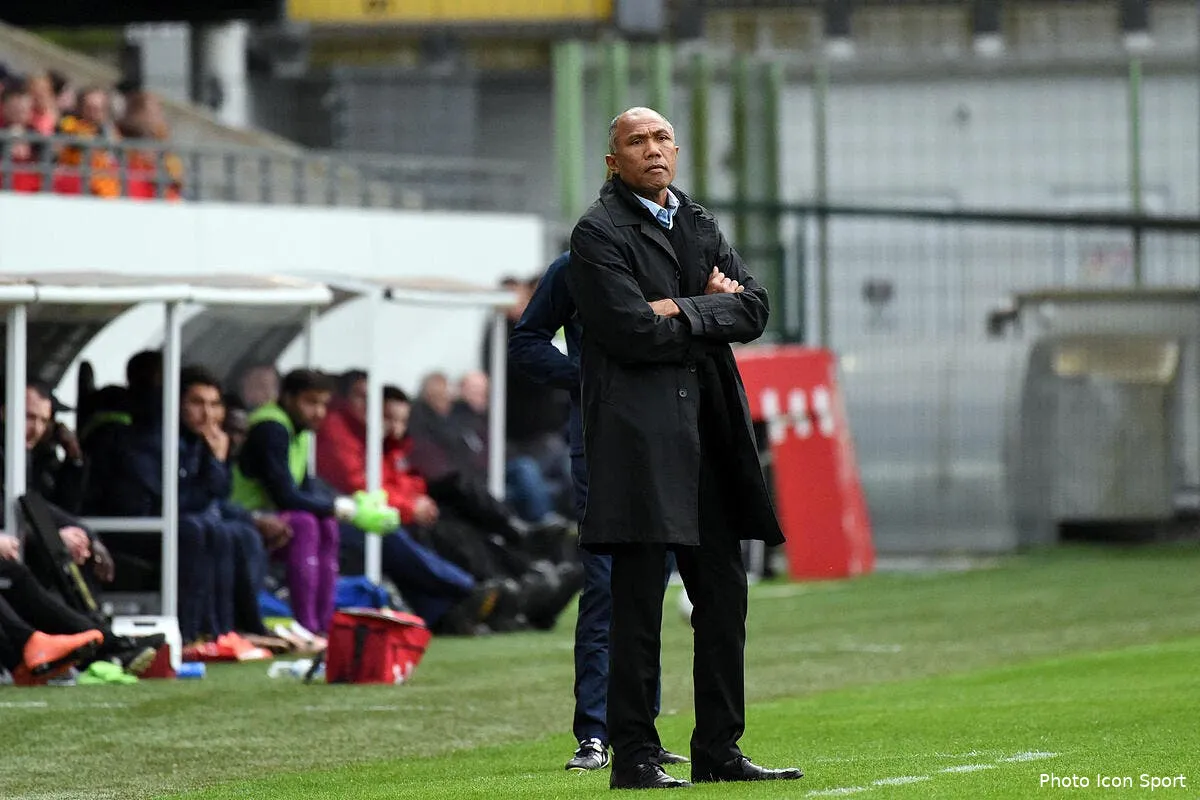 officiel kombouare nouvel entraineur de guingamp iconsport val 290416 01 04144464