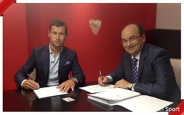 officiel krychowiak signe au fc seville btosbafigaeqbel88007