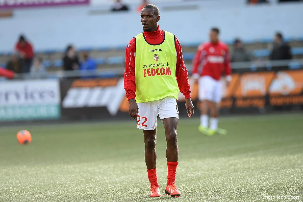 officiel l asm prolonge abidal et carvalho jusqu en 2015 abidal 186617
