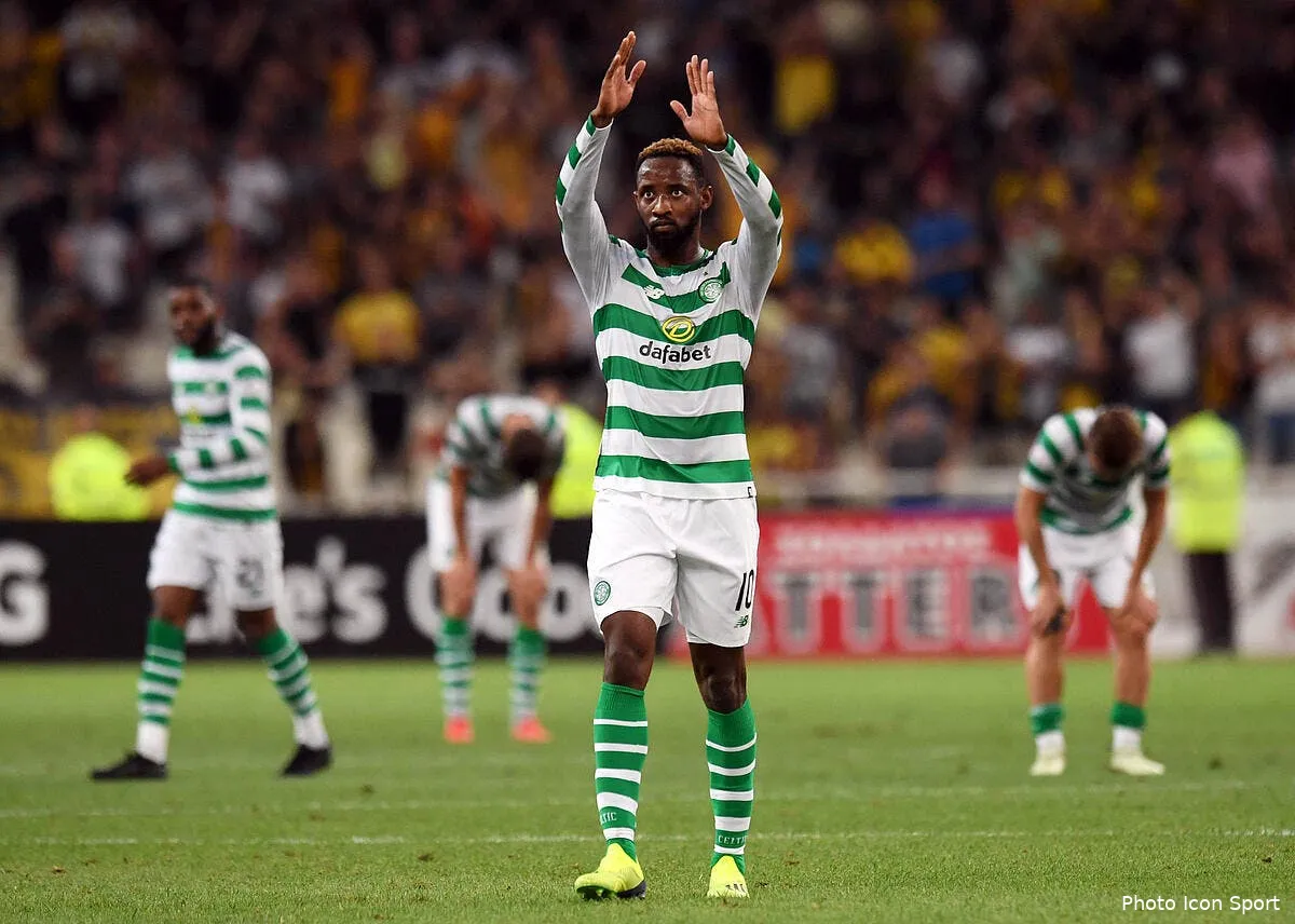 officiel l ol a son avant centre moussa dembele a signe iconsport icon sns 140818 410 12229401