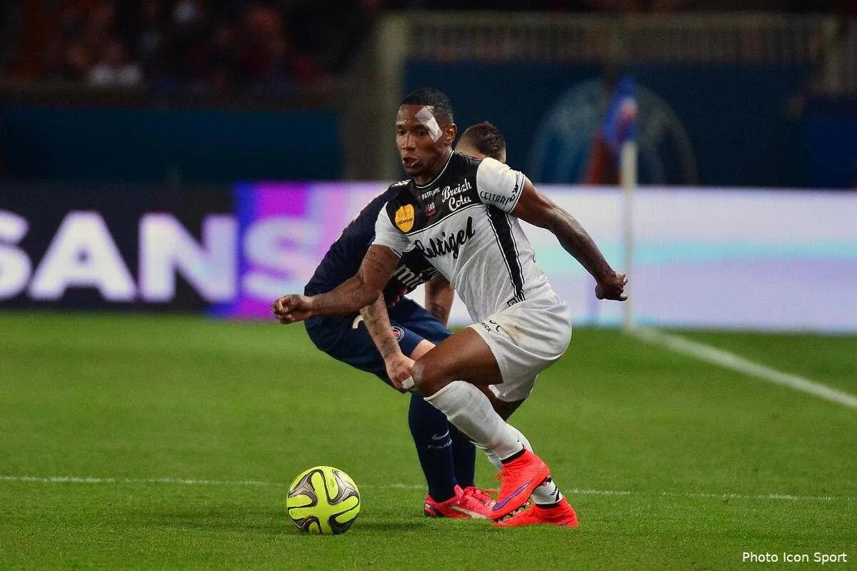 officiel l ol revoit son offre nganioni passe pro iconsport win 080515 62 15115161