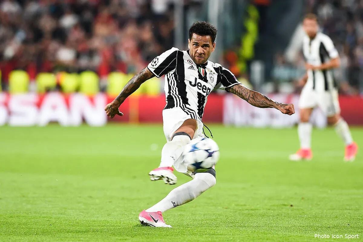 officiel la juventus libere dani alves dani alves 5184783
