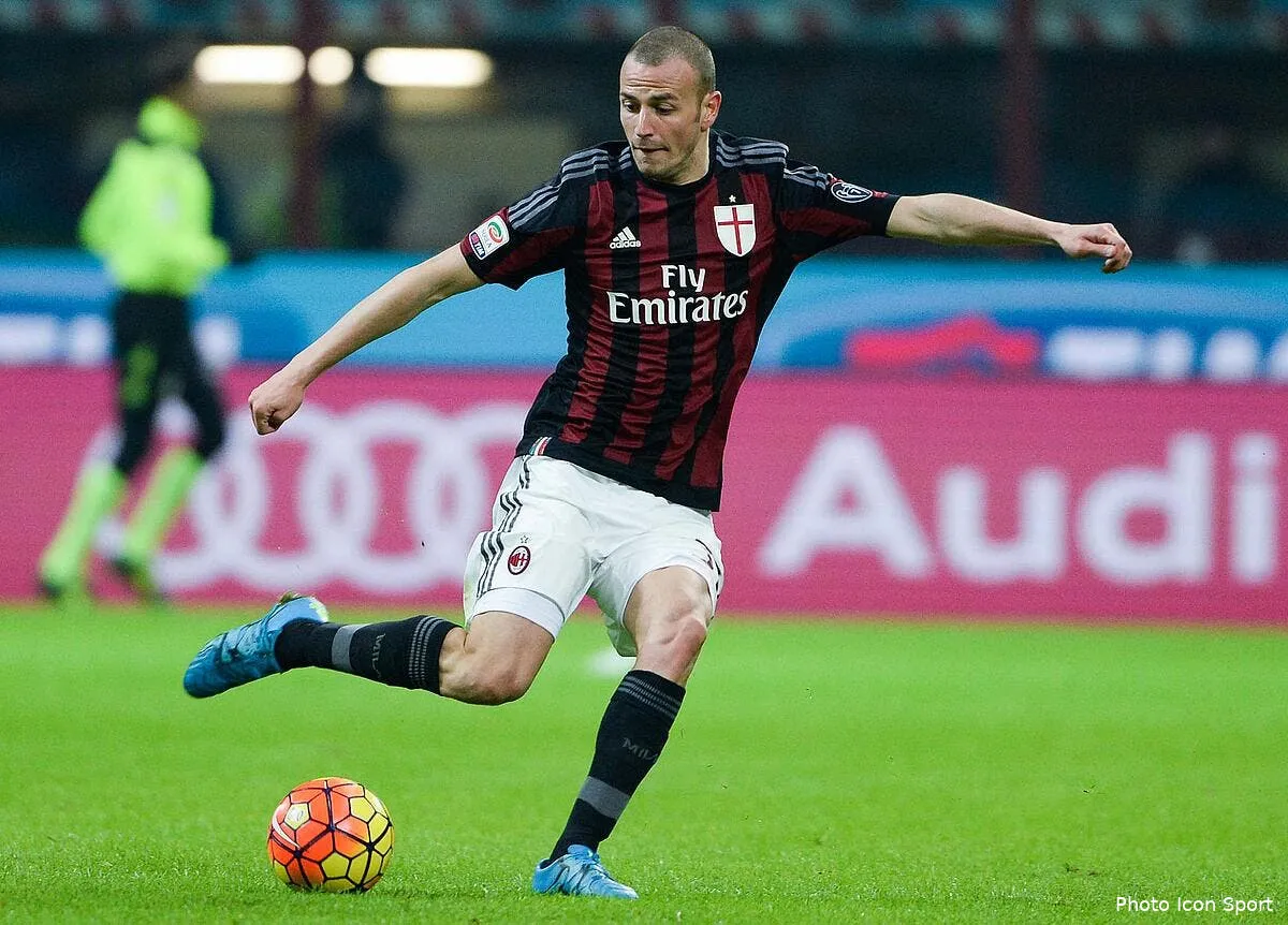 officiel le milan ac annonce trois prolongations iconsport liv 281115 52 15143902