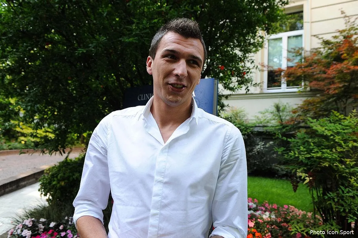 officiel mandzukic signe a la juventus iconsport ipp 220615 01 04114325