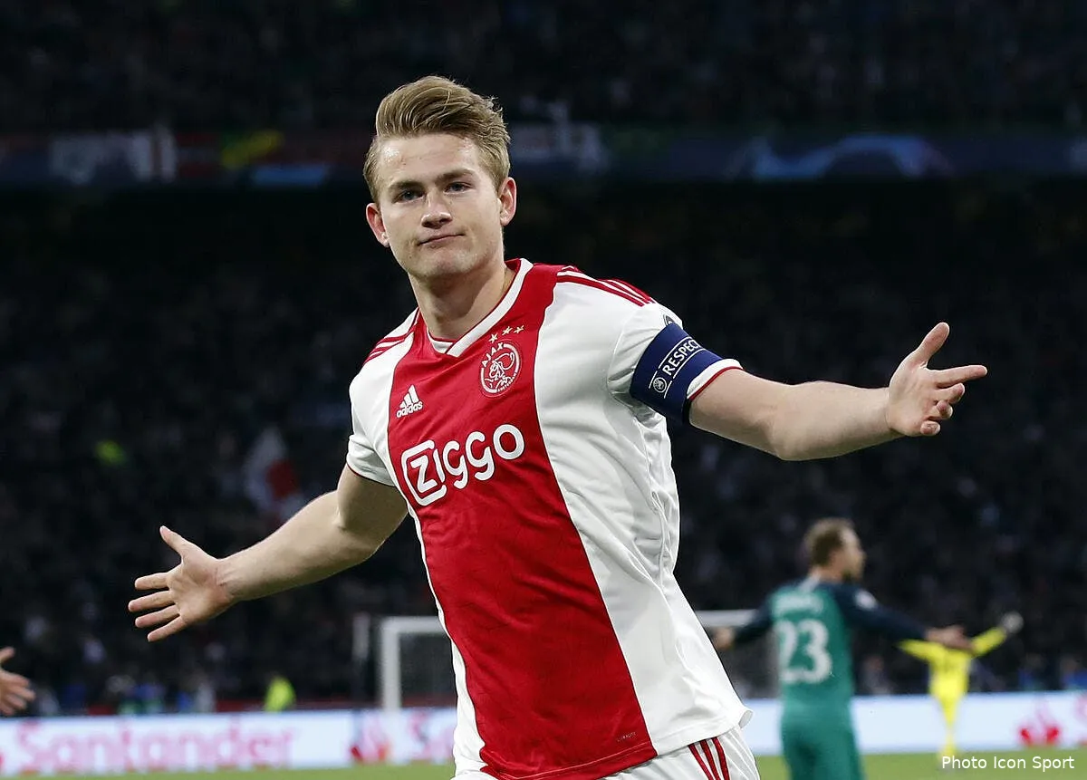 officiel matthijs de ligt signe a la juventus icon spi 017 dk ajax spurs258951