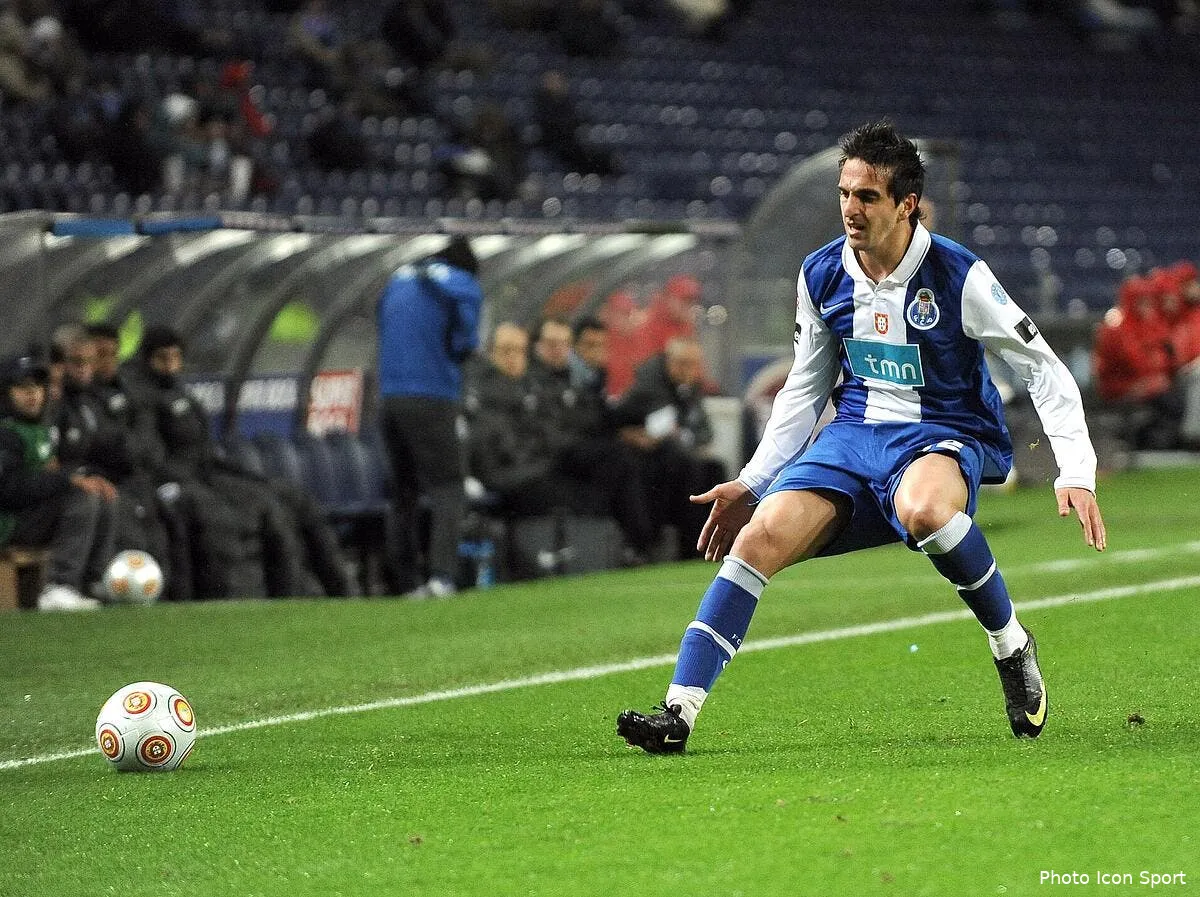 officiel miguel lopes signe a l ol iconsport vcr 100110 78 1261019