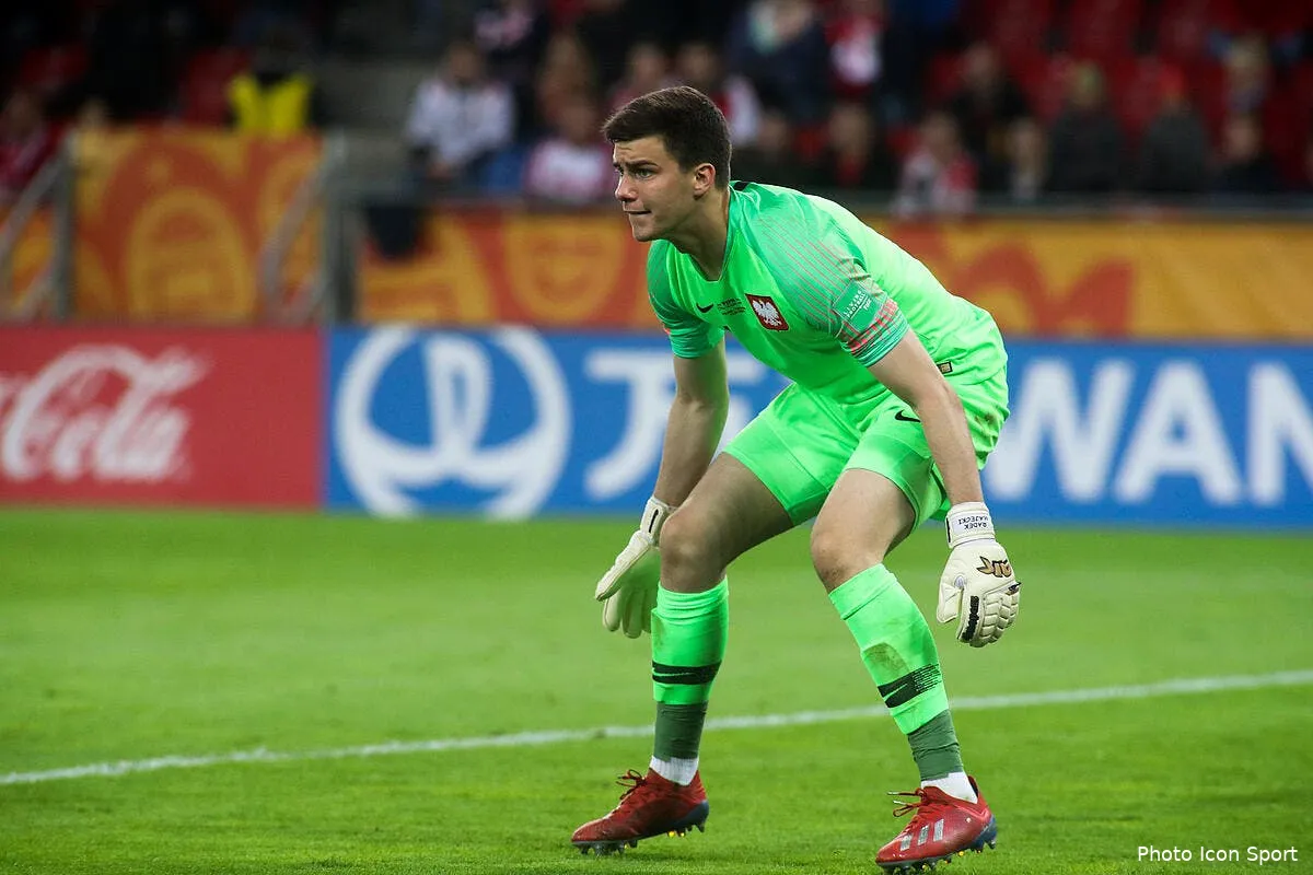 officiel monaco fait signer un grand espoir polonais majecki276813