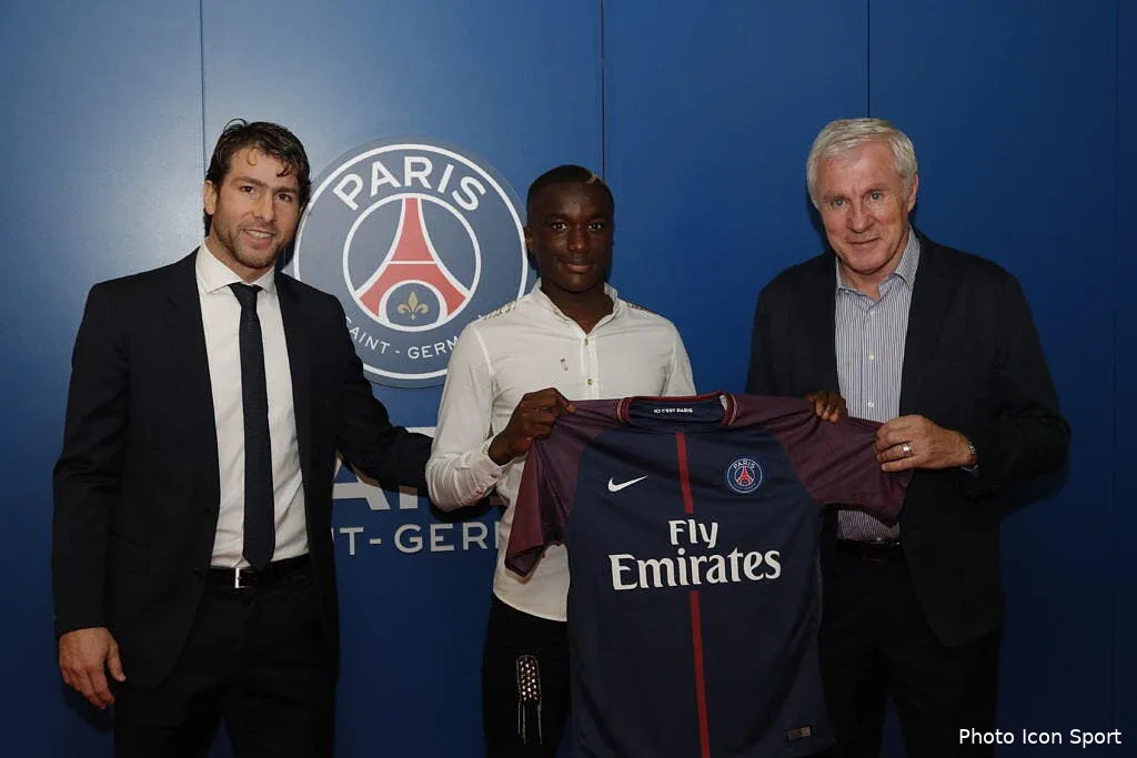officiel moussa diaby signe son contrat professionnel au psg cp diaby 1024x683200587