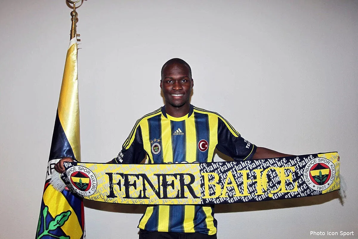 officiel moussa sow a signe a fenerbahce iconsport ses 270112 01 0630398