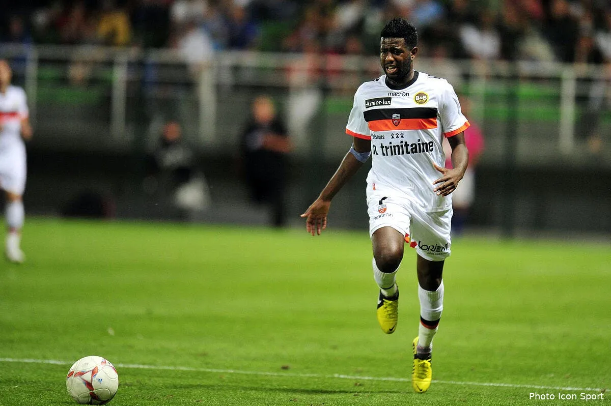 officiel mvuemba signe a l ol reale a lorient iconsport noe 250812 08 0439438