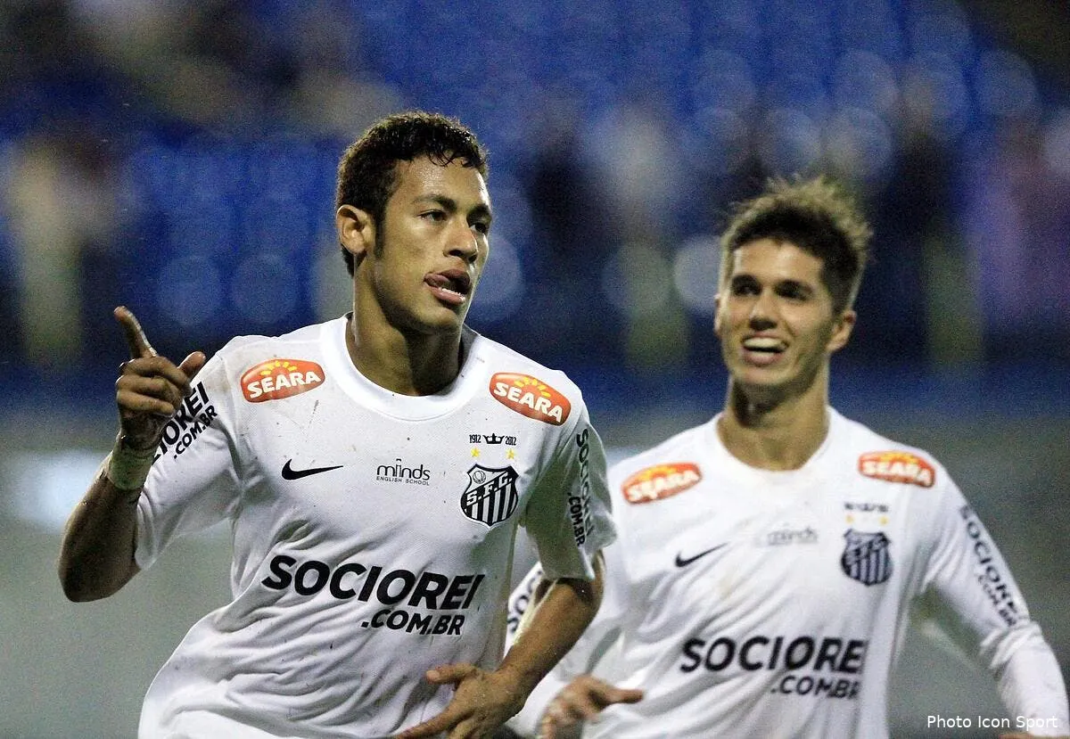 officiel neymar au barca pour 5 ans iconsport dpa 130413 08 2358015