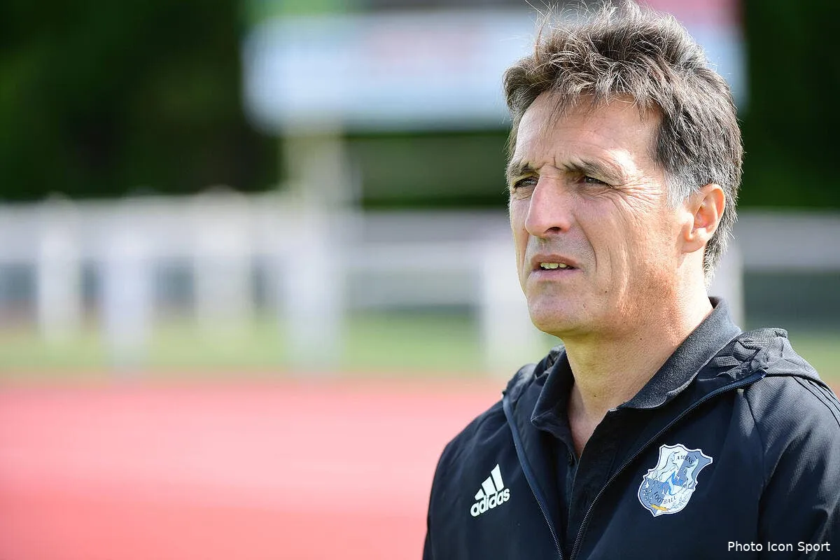 officiel pelissier coach d amiens jusqu en 2019 iconsport icon win 140717 01 11033188151