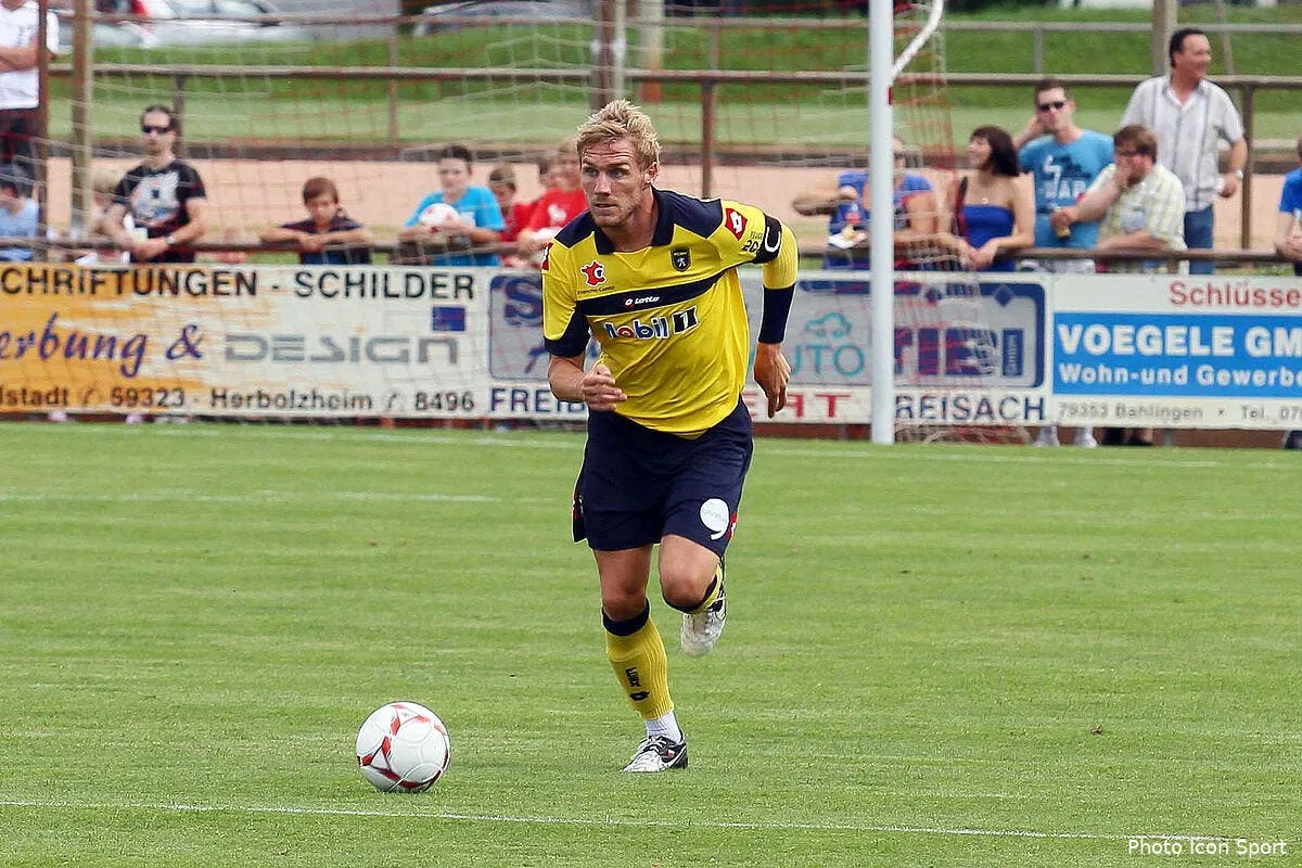 officiel perquis signe au betis seville iconsport con 030812 08 0539130