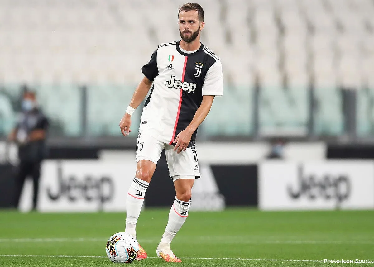 officiel pjanic croise arthur le barca donne 60 me a la juventus icon spi 146 jm juve lecce288049