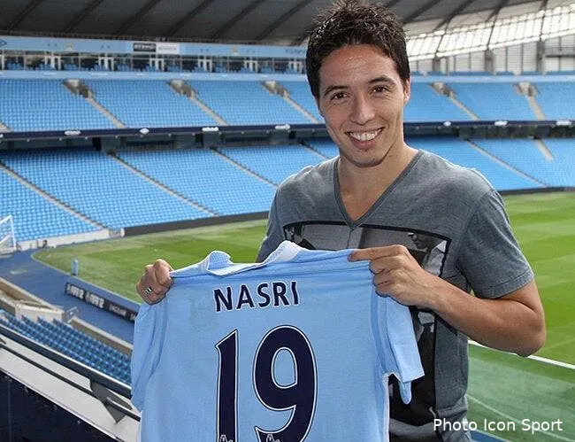 officiel samir nasri pour quatre ans a manchester city samir shirt shot123759