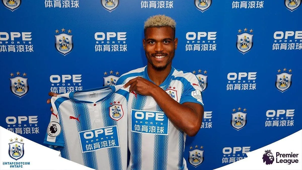 officiel steve mounie signe a huddersfield dd9otilxoaaavgp185381