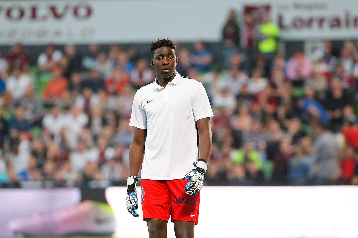 officiel strasbourg fait signer bingourou kamara iconsport mrv 060516 08 28186283