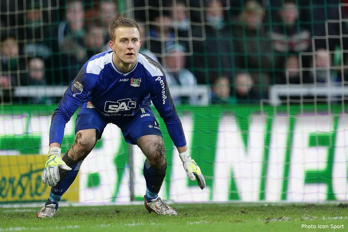 officiel un international suedois arrive a guingamp iconsport vii 211213 01 12147008