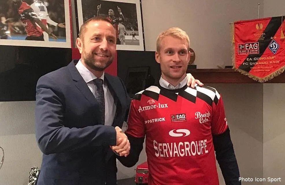 officiel un international suedois debarque a guingamp larsson 1240023
