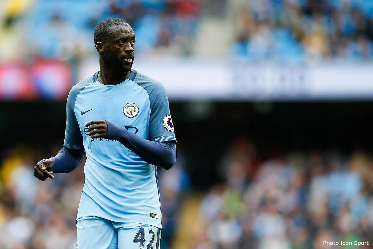officiel yaya toure prolonge a manchester city iconsport 31296408181953