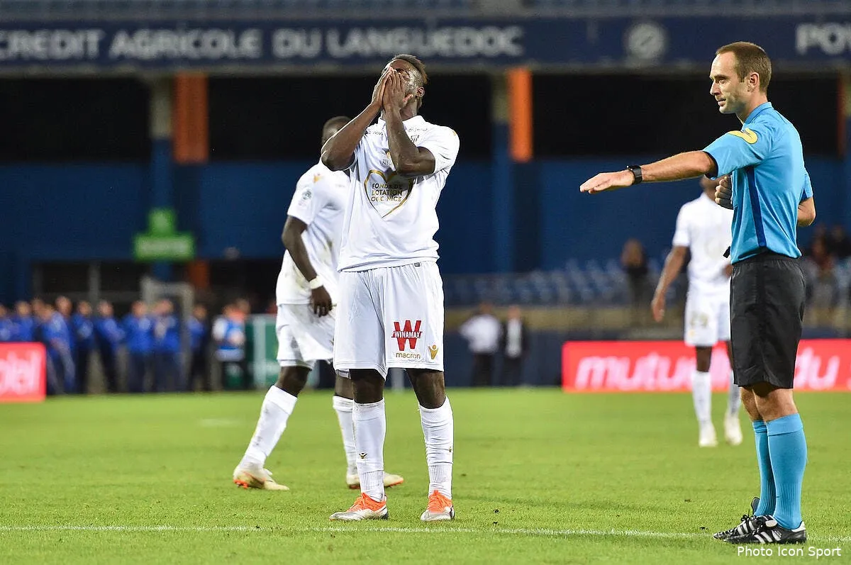 ogcn balotelli se fait rentrer dans le lard par un coequipier iconsport icon dim 220918 93 25231249