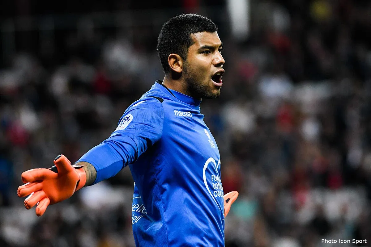 ogcn la splendide rageuse de walter benitez sur les trophees unfp icon zua 200419 08 44252187