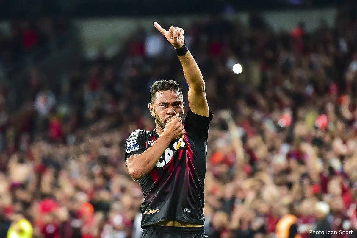 ol 25me pour ce bresilien lyon tourne le dos et refuse icon est 071118 08 03255493