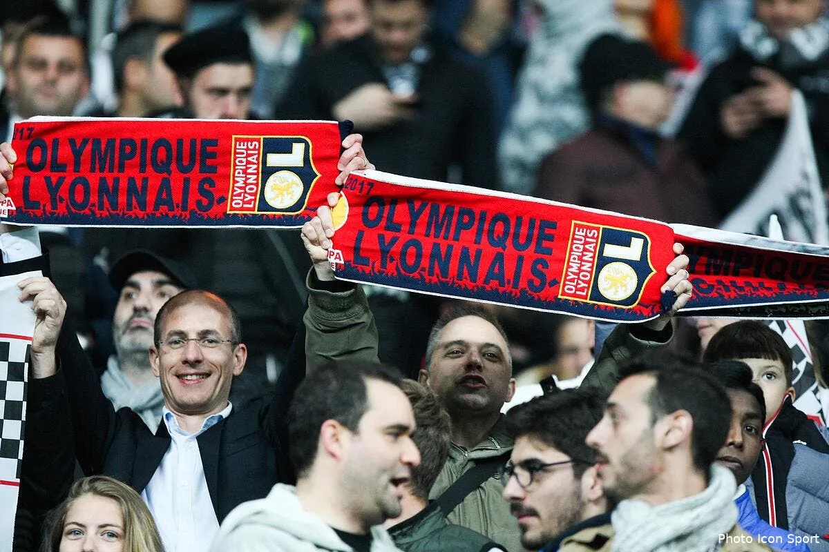 ol ajax des interpellations apres un affrontement entre supporters supporters ol 9179610