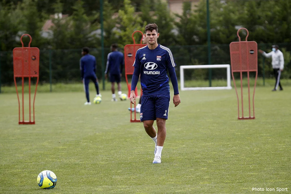 ol alerte rouge pour guimaraes son agent deboule icon 25i4279 copie287715