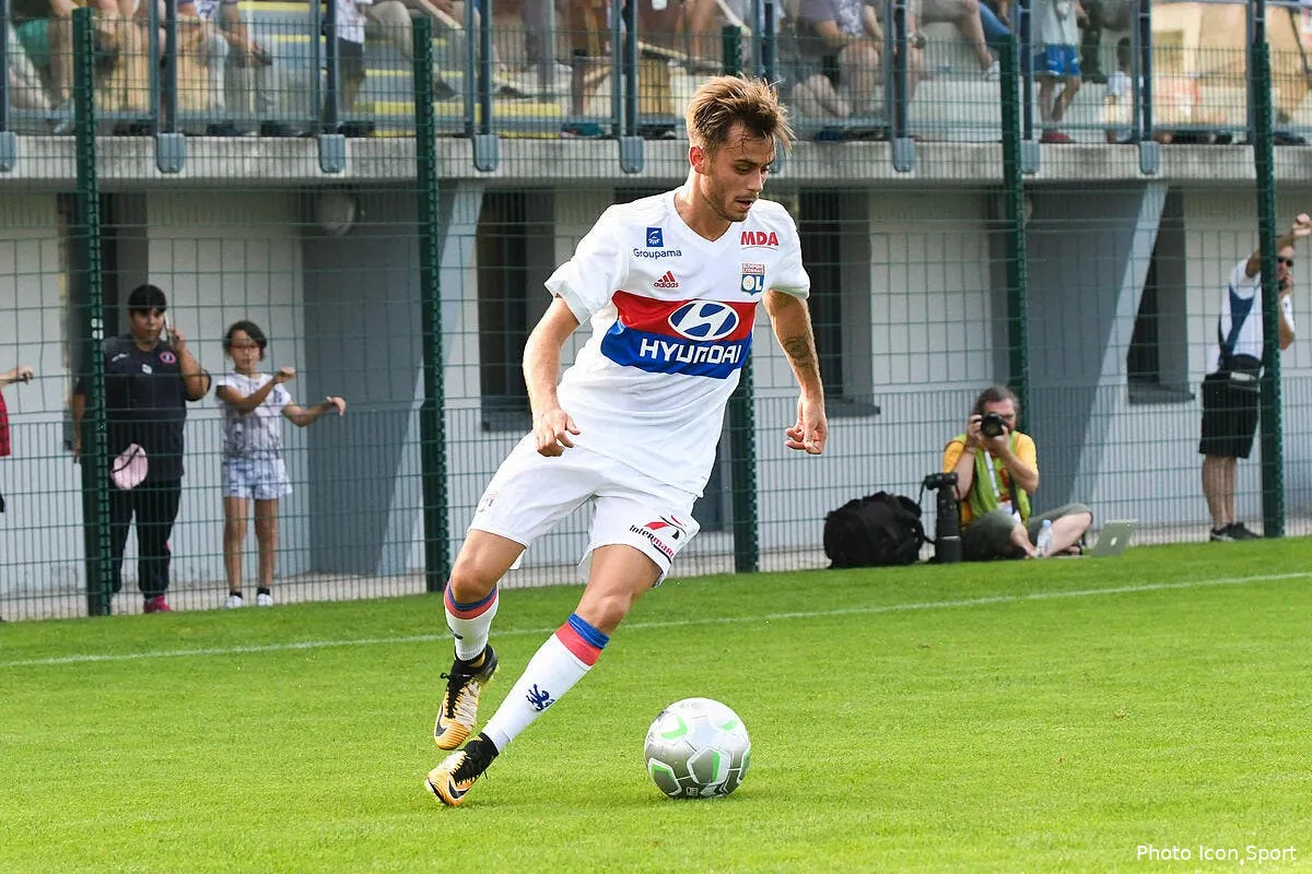 ol angers s attaque a un jeune espoir de lyon au mercato iconsport icon leb 080717 08 83220567