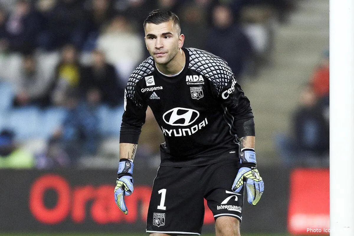 ol anthony lopes a l hopital pour des examens iconsport lem 301116 17 04162998