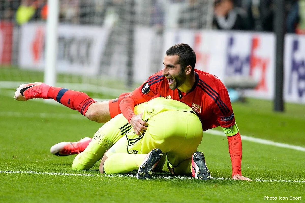 ol anthony lopes avait bien bosse les penos et a eu la chance en plus iconsport spa 200417 08 16177546