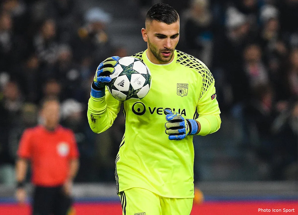 ol anthony lopes ne s entraine pas ce lundi matin iconsport liv 031116 08 37163186