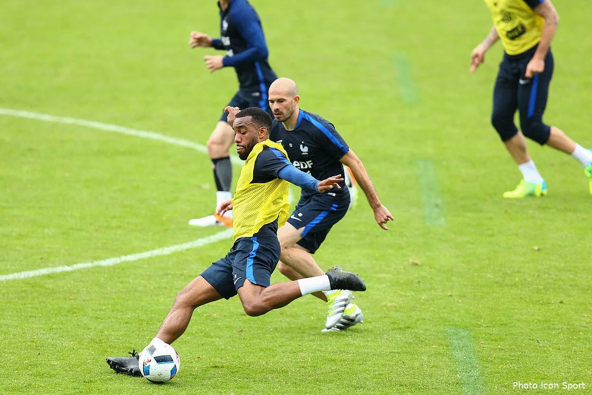 ol arsenal ne voit plus que lacazette pour sauver son mercato iconsport blo 180516 10 04149526