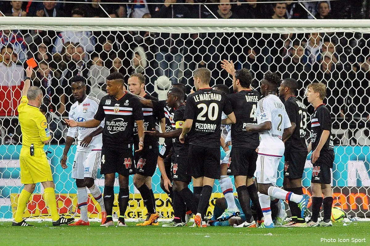 ol aulas accuse l arbitre d avoir encore fausse le championnat iconsport jpt 150416 01 02139932