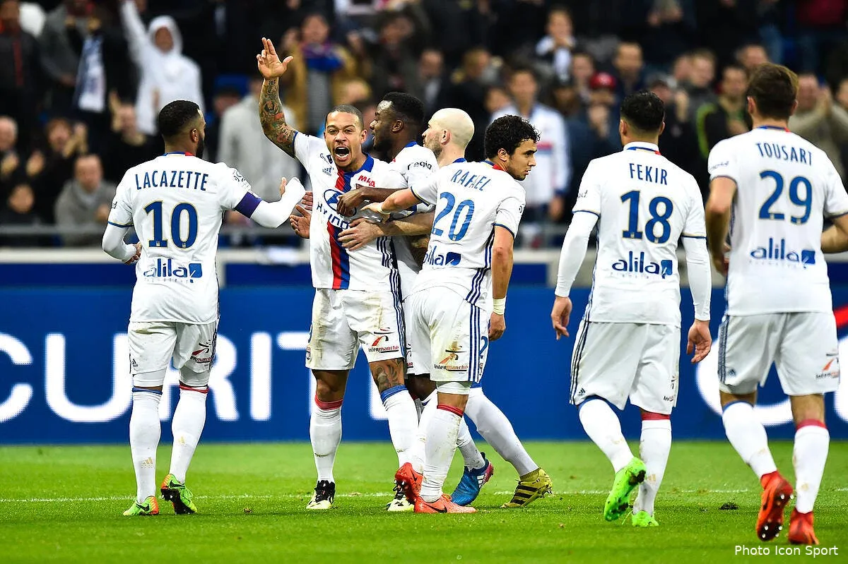 ol aulas est raide dingue de memphis depay et le prouve iconsport laf 260217 02 04172094