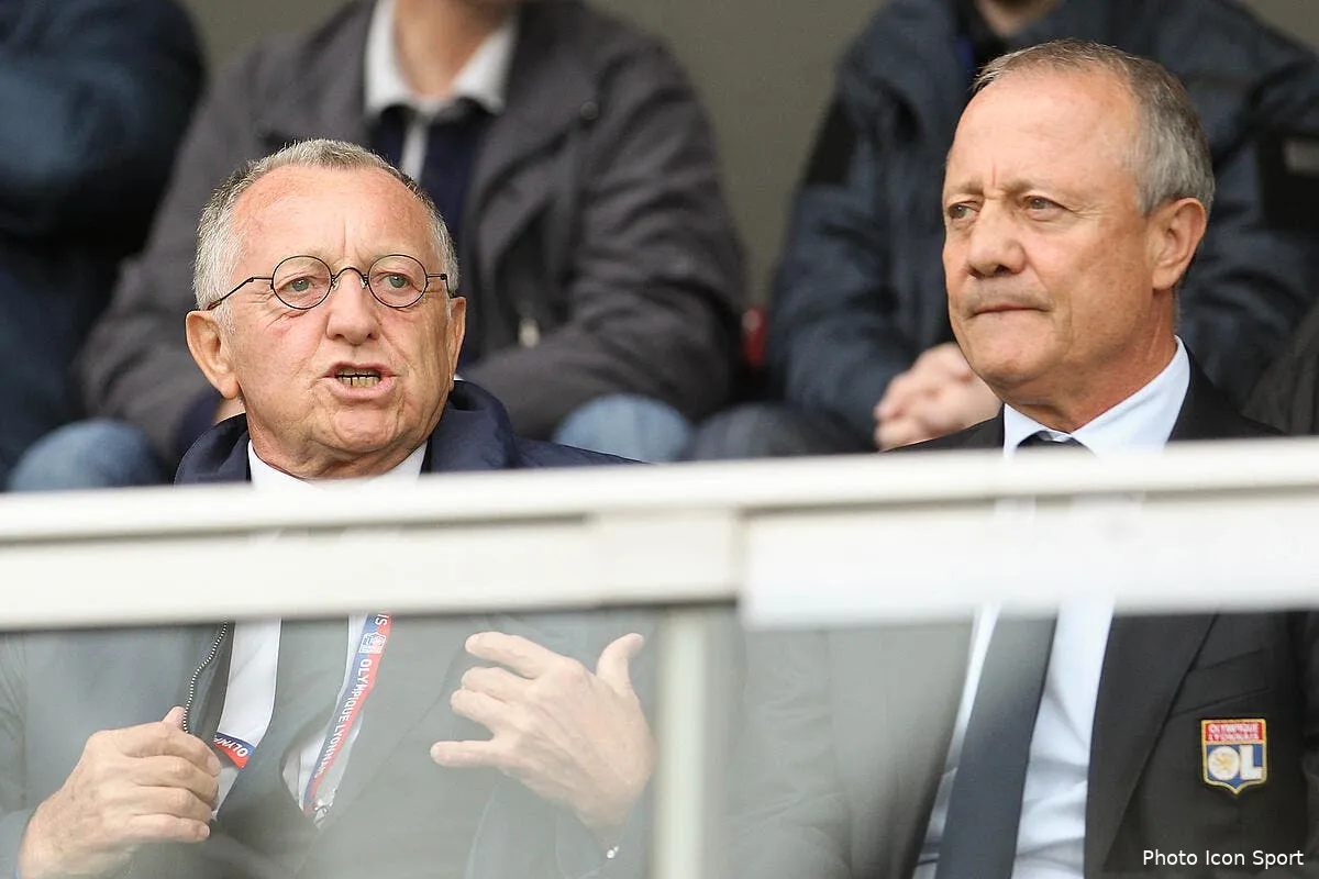 ol aulas laisse l arbitre parler a sa place iconsport mrv 310814 21 62134428