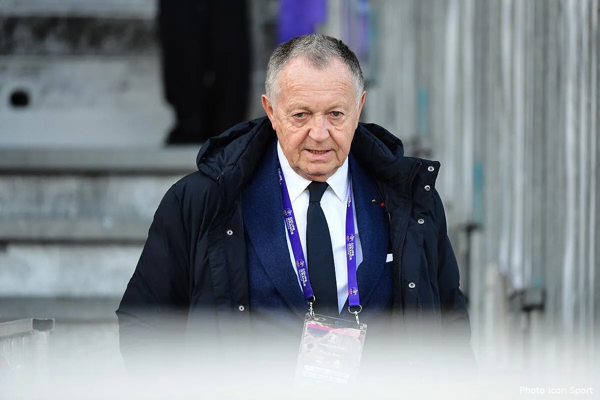 ol aulas provoque la revolution il sort le champagne icon win 080519 01 89165253931