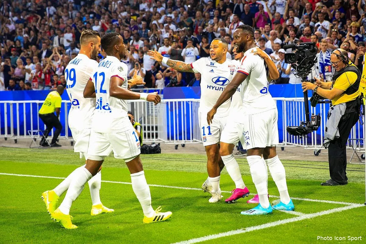 ol aussi fort que benzema il joue a lyon et ce n est pas depay icon bia 160819 11 19270989
