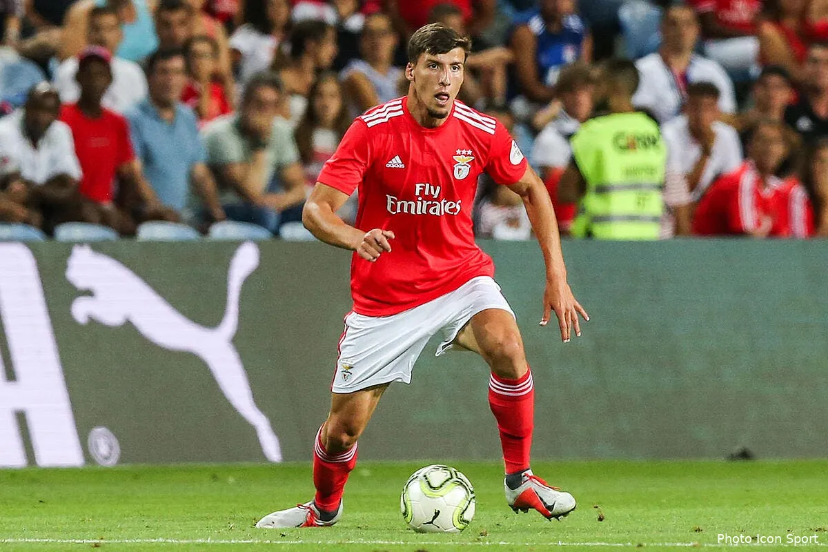 ol benfica refuse de vendre ruben dias mais le joueur prefere l ol iconsport icon glo 010818 23 02 2226833