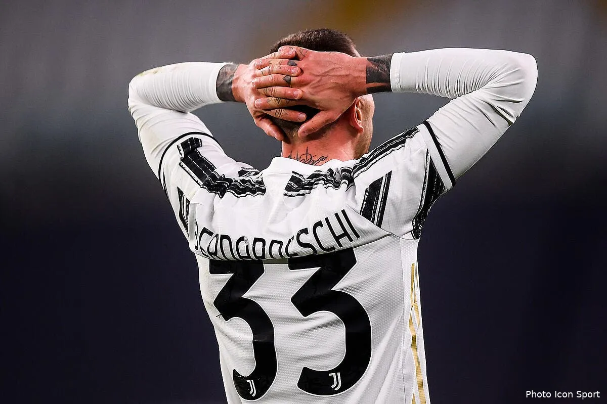 ol bernardeschi pousse dehors lyon debarque icon lp 12181652 302993