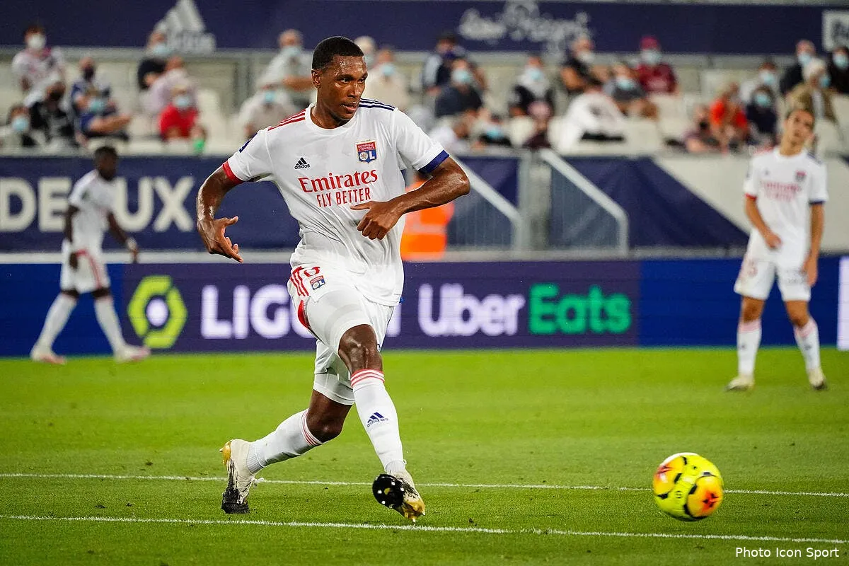 ol besiktas ne lache pas marcelo il va rester qui en defense icon 200911p028374294057