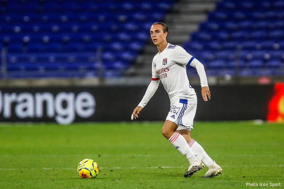 ol caqueret leader de lyon il vise le brassard icon 25i5320 copie293895