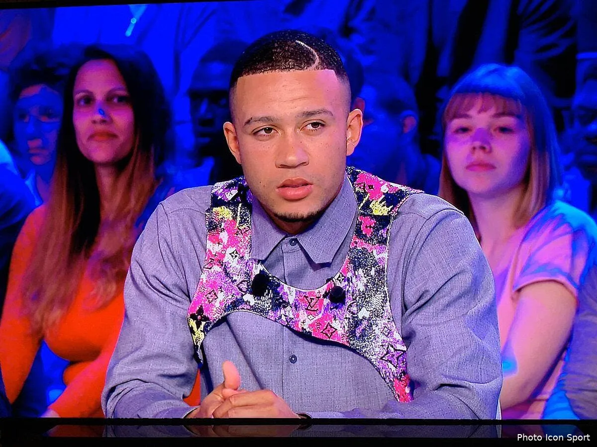 ol carine galli critique le harnais de depay elle n aurait pas du memphis268549