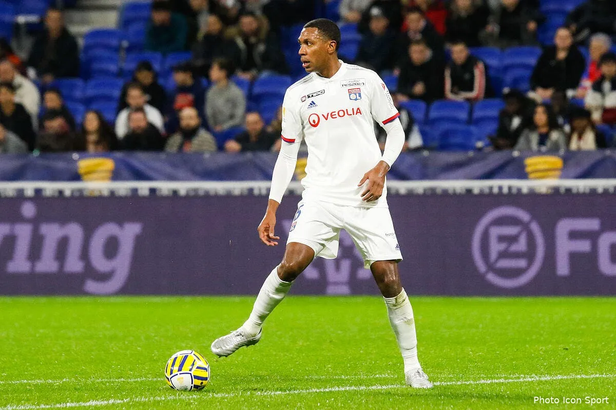 ol casse tete en defense lyon cogite au mercato icon mg 7655 copie273565
