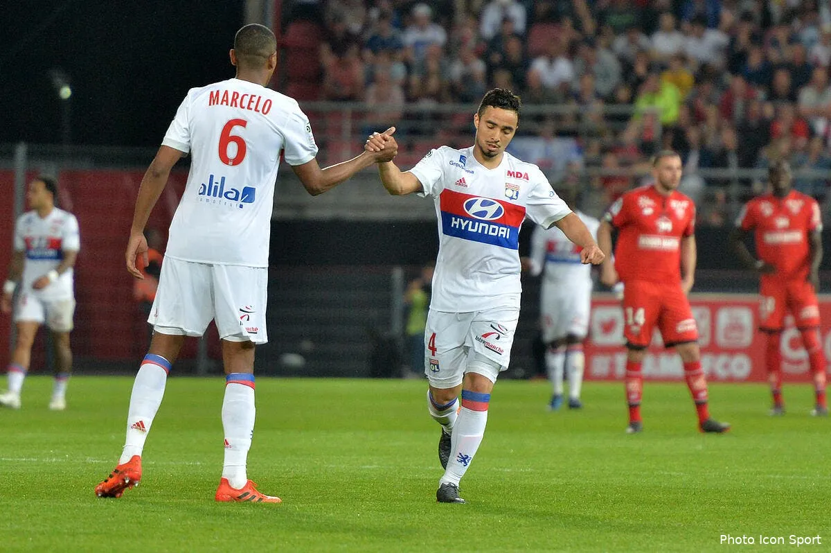 ol ce depart est imminent les supporters divises iconsport icon poy 200418 05 24221789